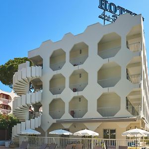 Hôtel Les Rives Bleues